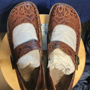 Women's size EU 42 brown Alegria Mary janes